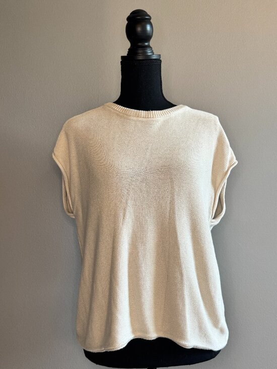 Amazon Essentials Sweaters - Women's Sleeveless Knit Sweater Vest V-Neck Button Front Layering Top - 0379